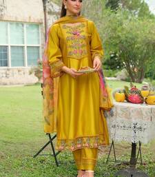 Floral Yoke Design Tie-Up Neck Mirror Work A-Line Kurta & Dupatta with Trousers