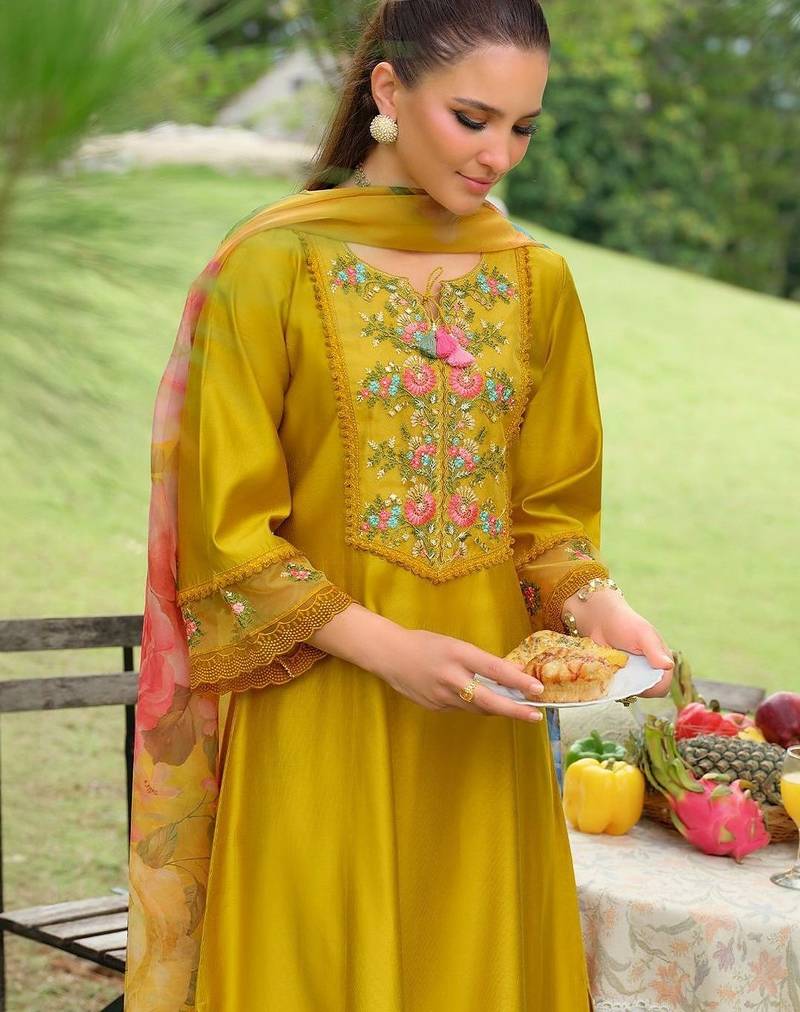 Floral Yoke Design Tie-Up Neck Mirror Work A-Line Kurta & Dupatta with Trousers