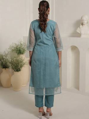 Floral Embroidered Thread Work Straight Kurta With Trousers & Dupatta 4