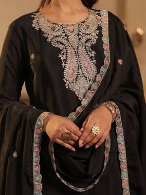 Ethnic Motifs Embroidered Thread Work Kurta With Sharara & Dupatta 3