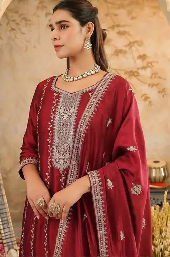 Women Ethnic Motifs Embroidered Regular Sequinned Kurta Set With Dupatta