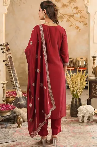Women Ethnic Motifs Embroidered Regular Sequinned Kurta Set With Dupatta