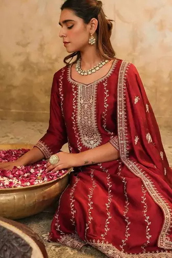 Women Ethnic Motifs Embroidered Regular Sequinned Kurta Set With Dupatta