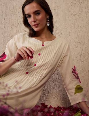 Women Floral Printed Round Neck Pure Cotton Pleated Kurta with Trousers 1