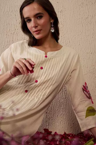 Women Floral Printed Round Neck Pure Cotton Pleated Kurta with Trousers