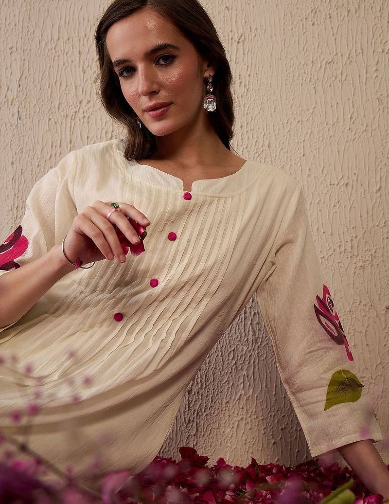 Women Floral Printed Round Neck Pure Cotton Pleated Kurta with Trousers
