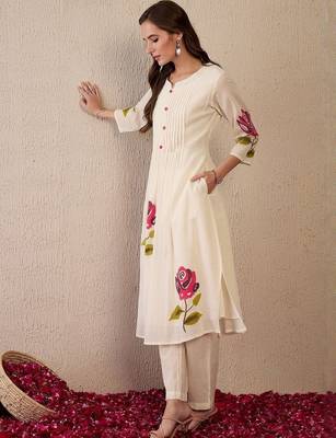 Women Floral Printed Round Neck Pure Cotton Pleated Kurta with Trousers 3