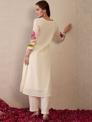 Women Floral Printed Round Neck Pure Cotton Pleated Kurta with Trousers 4