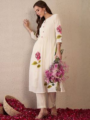Women Floral Printed Round Neck Pure Cotton Pleated Kurta with Trousers 5