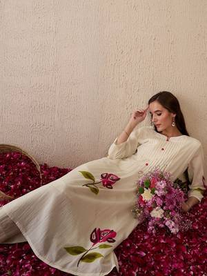Women Floral Printed Round Neck Pure Cotton Pleated Kurta with Trousers 6