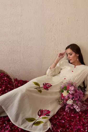 Women Floral Printed Round Neck Pure Cotton Pleated Kurta with Trousers
