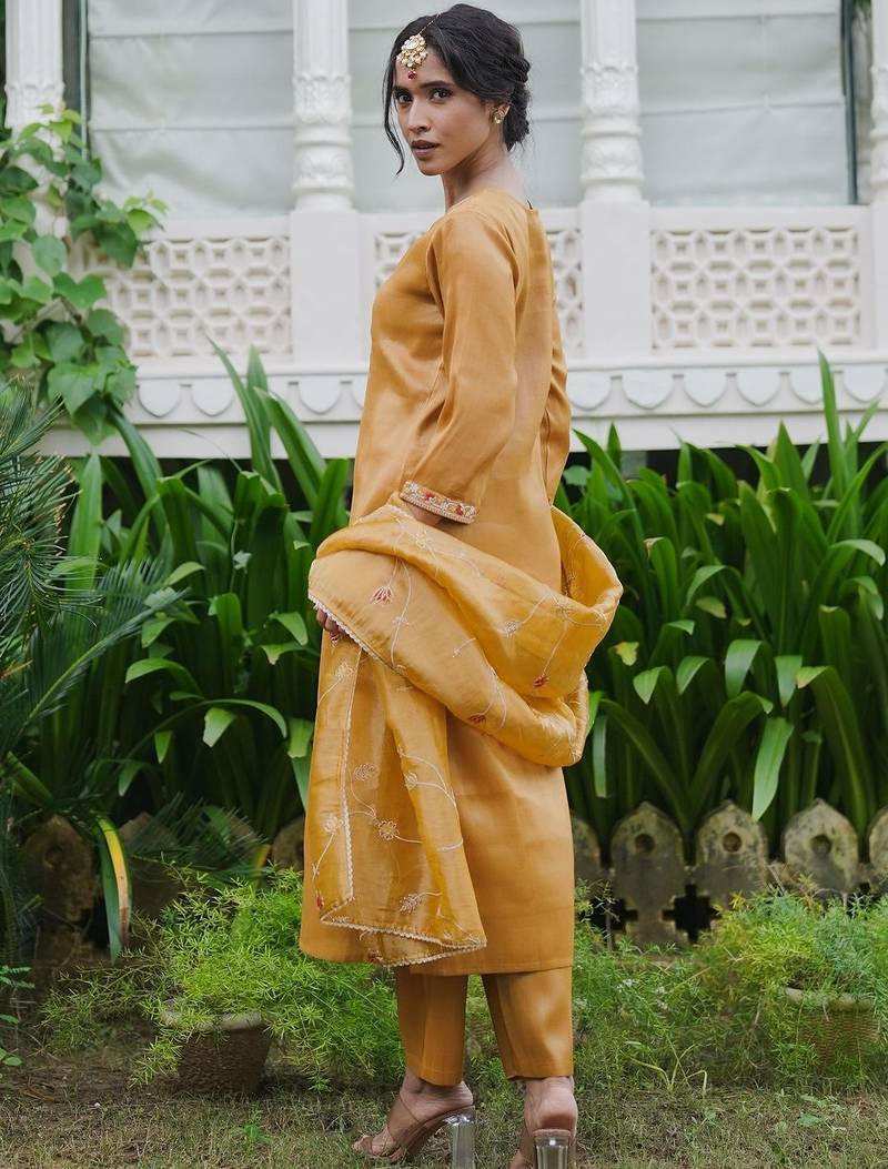 Ethnic Motifs Embroidered Straight Thread Work Kurta With Trouser & Dupatta