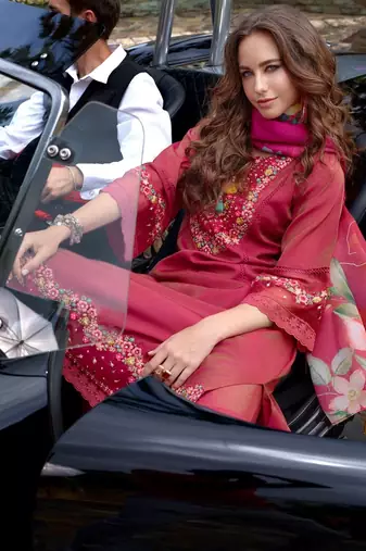 Women Floral Embroidered Kurta with Trousers & Dupatta