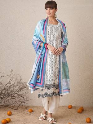 Women Geometric Printed Kurta with Trousers & Dupatta 1