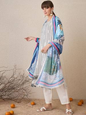 Women Geometric Printed Kurta with Trousers & Dupatta 3