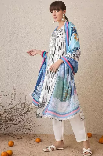 Women Geometric Printed Kurta with Trousers & Dupatta