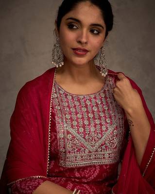 Women Ethnic Motifs Embroidered Kurta with Trousers & Dupatta 1