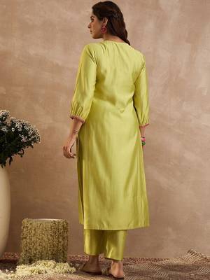 Women Ethnic Motifs Embroidered Thread Work Liva Kurta with Trousers 5