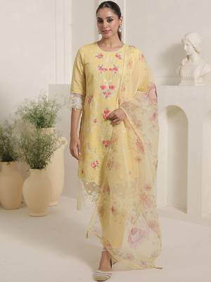 Floral Embroidered Thread Work Straight Kurta & Trousers With Dupatta 1