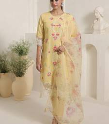 Floral Embroidered Thread Work Straight Kurta & Trousers With Dupatta