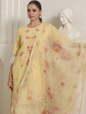 Floral Embroidered Thread Work Straight Kurta & Trousers With Dupatta 3