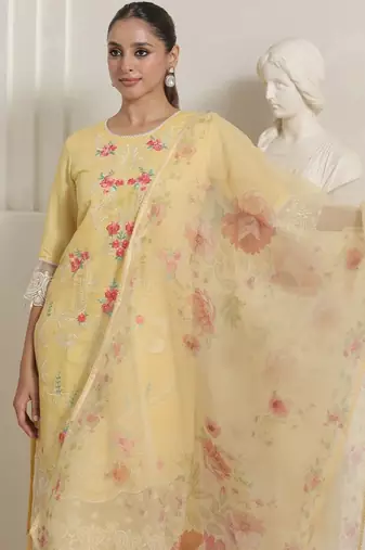 Floral Embroidered Thread Work Straight Kurta & Trousers With Dupatta