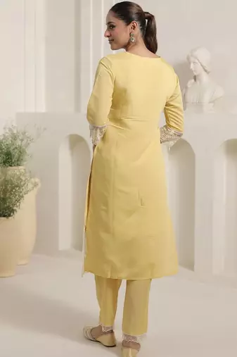 Floral Embroidered Thread Work Straight Kurta & Trousers With Dupatta