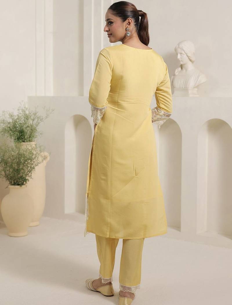 Floral Embroidered Thread Work Straight Kurta & Trousers With Dupatta