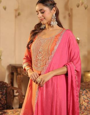 Bandhani Printed Straight Sequinned Kurta With Trousers & Dupatta 3