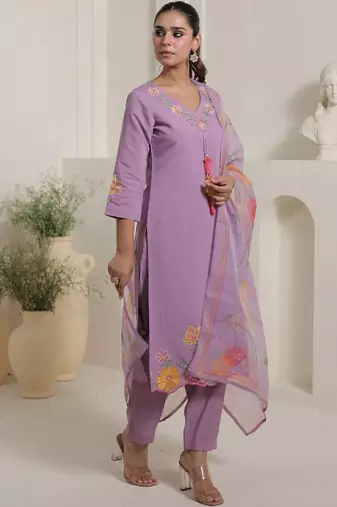Women Floral Printed Kurta with Trouser & Dupatta