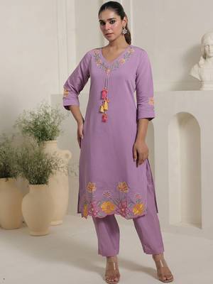 Women Floral Printed Kurta with Trouser & Dupatta 6