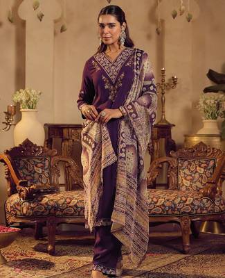 Women Ethnic Motifs Printed Kurta with Trouser & Dupatta 1