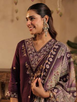 Women Ethnic Motifs Printed Kurta with Trouser & Dupatta 2