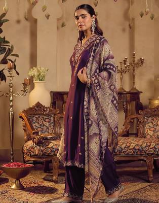 Women Ethnic Motifs Printed Kurta with Trouser & Dupatta 3