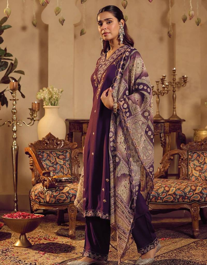 Women Ethnic Motifs Printed Kurta with Trouser & Dupatta