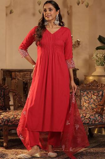Women Floral Embroidered Regular Kurta With Trousers & With Dupatta