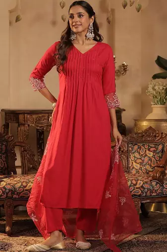 Women Floral Embroidered Regular Kurta With Trousers & With Dupatta