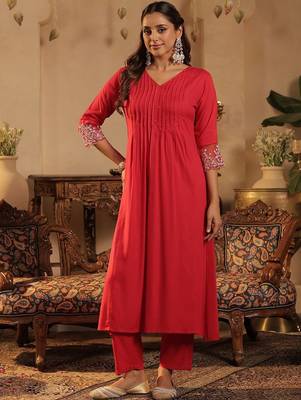 Women Floral Embroidered Regular Kurta With Trousers & With Dupatta 3
