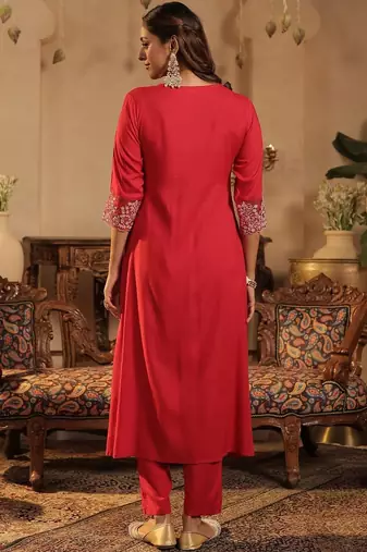 Women Floral Embroidered Regular Kurta With Trousers & With Dupatta