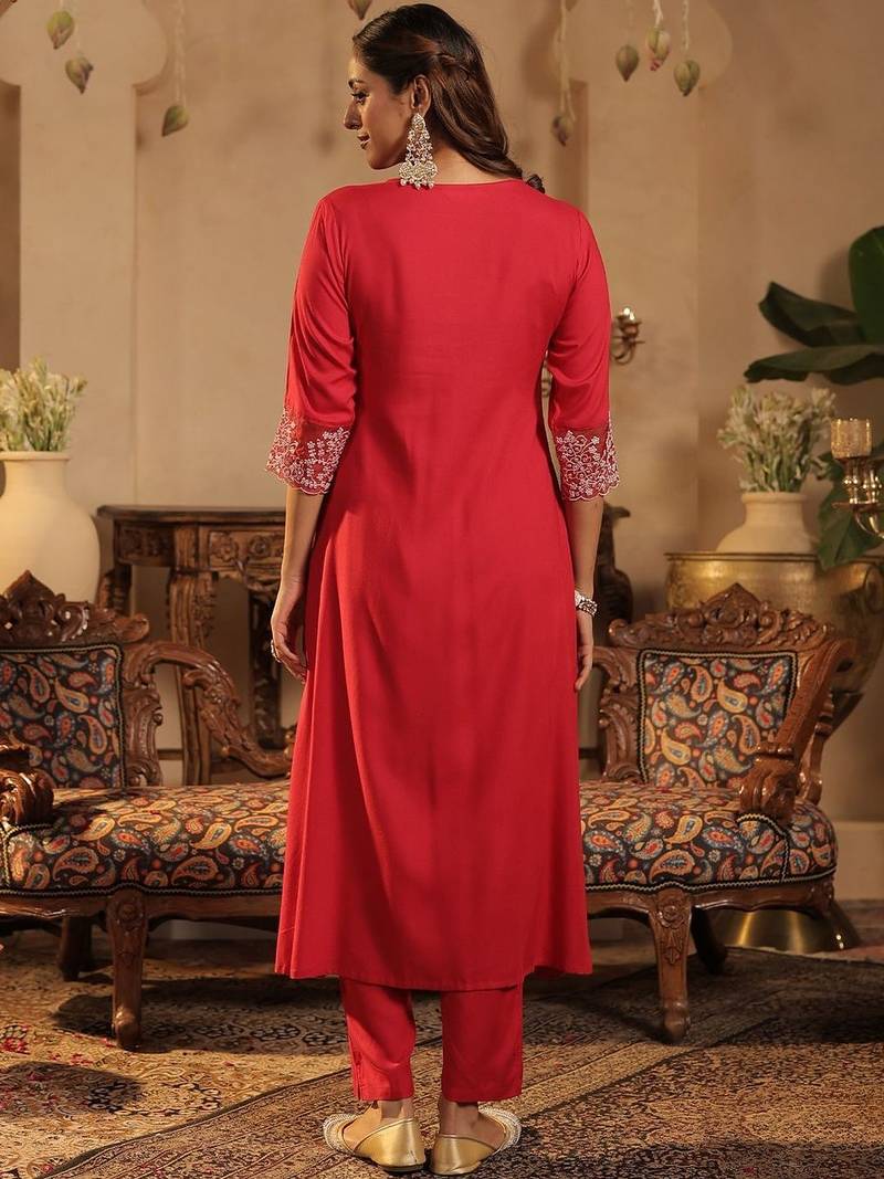 Women Floral Embroidered Regular Kurta With Trousers & With Dupatta