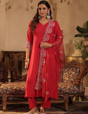 Women Floral Embroidered Regular Kurta With Trousers & With Dupatta 5