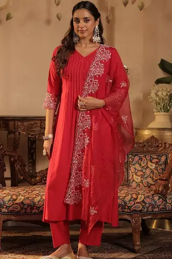 Women Floral Embroidered Regular Kurta With Trousers & With Dupatta