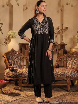 Floral Embroidered Pleated V-Neck Thread Work A-Line Kurta with Trousers 1
