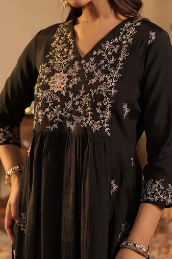 Floral Embroidered Pleated V-Neck Thread Work A-Line Kurta with Trousers