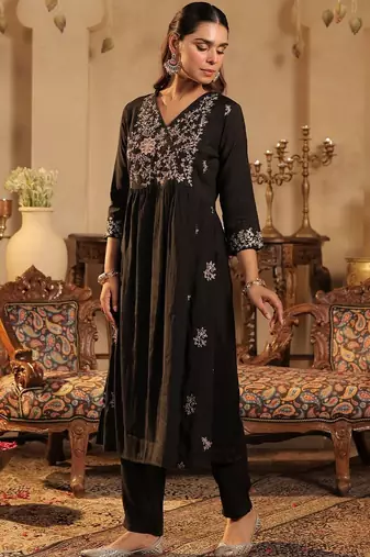 Floral Embroidered Pleated V-Neck Thread Work A-Line Kurta with Trousers