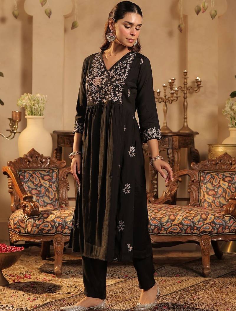 Floral Embroidered Pleated V-Neck Thread Work A-Line Kurta with Trousers