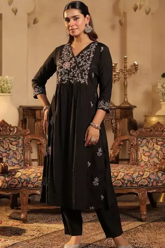 Floral Embroidered Pleated V-Neck Thread Work A-Line Kurta with Trousers