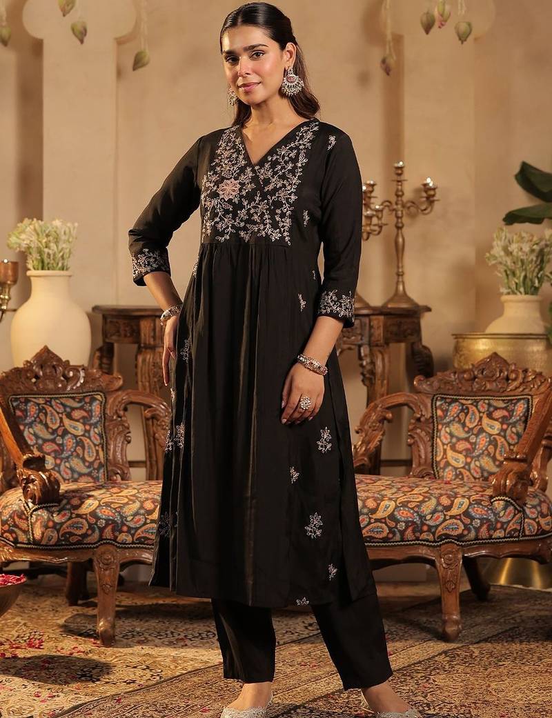 Floral Embroidered Pleated V-Neck Thread Work A-Line Kurta with Trousers