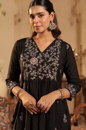 Floral Embroidered Pleated V-Neck Thread Work A-Line Kurta with Trousers