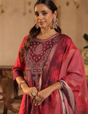 Women Solid Kurta with Trousers & Dupatta 1